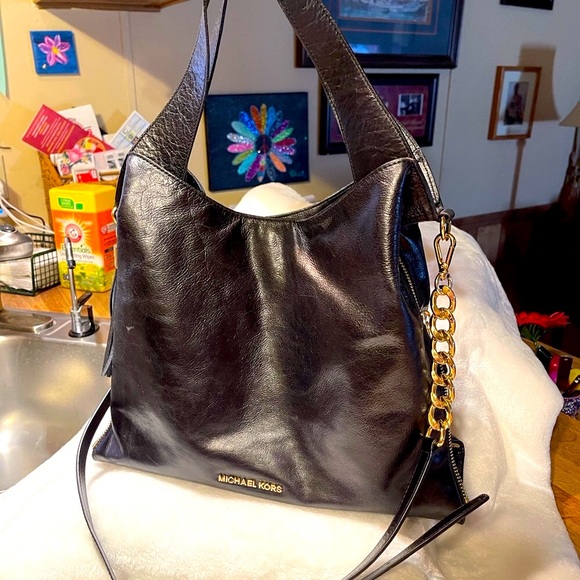 Michael Kors Bucket Bag Gold Chained “Devon” - Picture 3 of 16